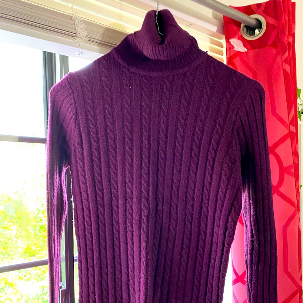 High neck sweat shirt